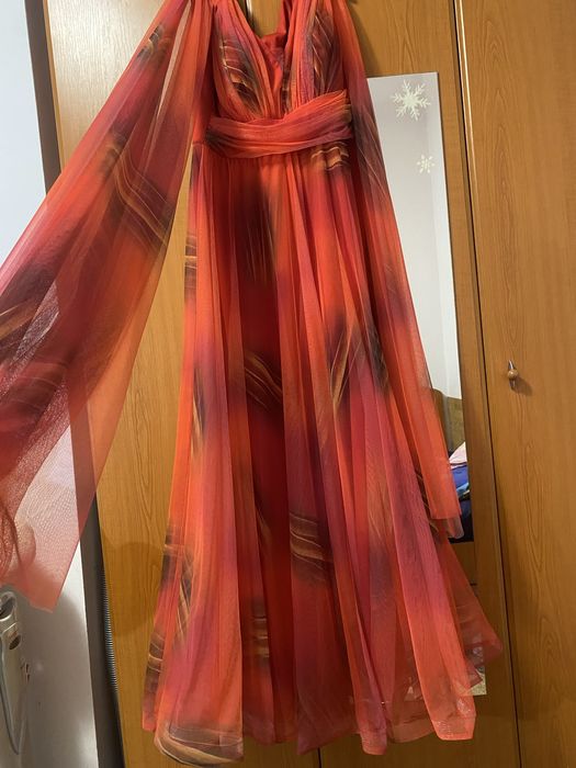 Rochie lunga cu maneci fluture