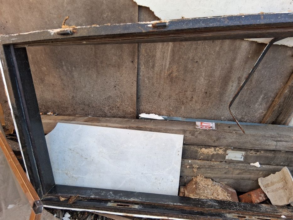 Vând  aceste produse 650 de lei tot am și cheile la ușă