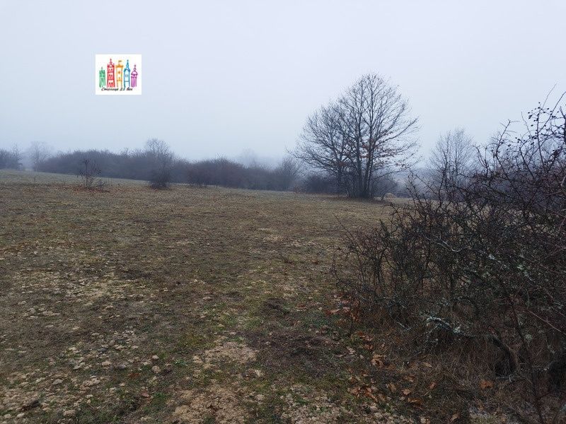Продавам парцел в с. Вакарел
