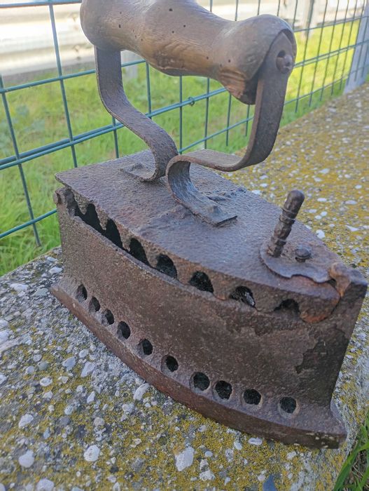 Ютия на жар . Много стара