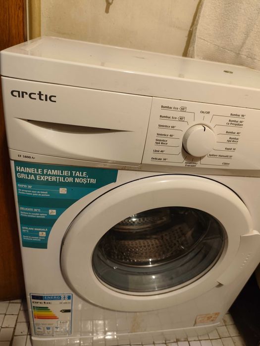 Vând mașină de spălat Arctic EF 5800 A+