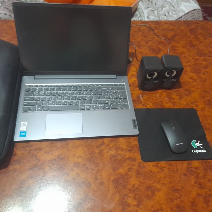 Noutbook Lenova yangi