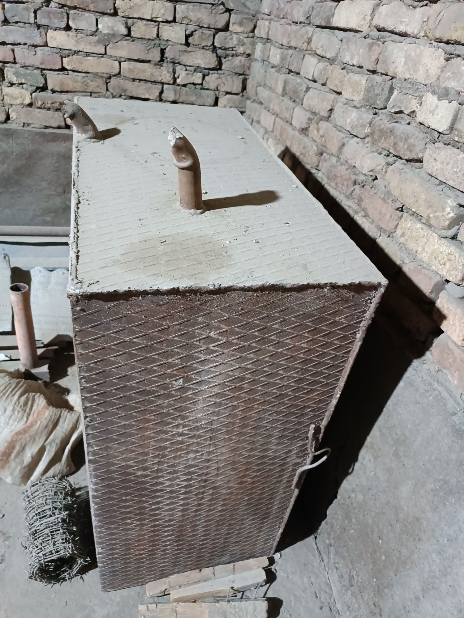Продаётся  расширительный бак из толстостенного листа