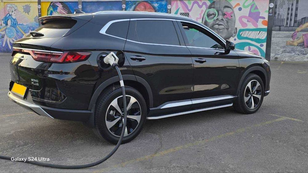 Продается черный Song Plus Flagship AWD 2023г.в.  официал