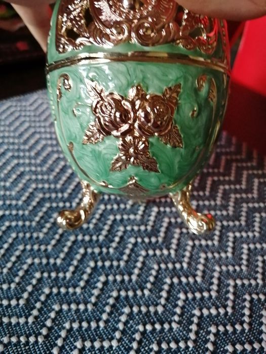 Невероятно Красив Свещник