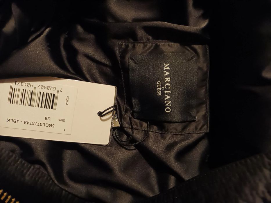 Оригинално яке на GUESS ново