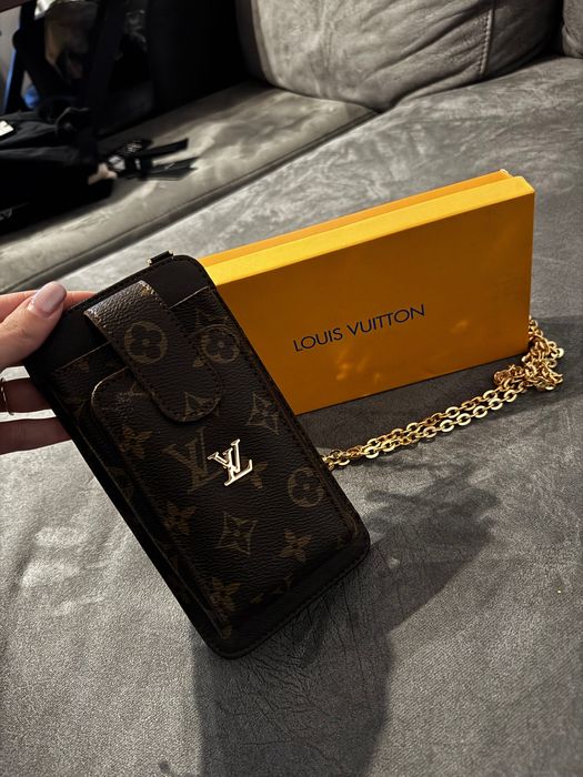 Дамска чантичка на Louis Vuitton