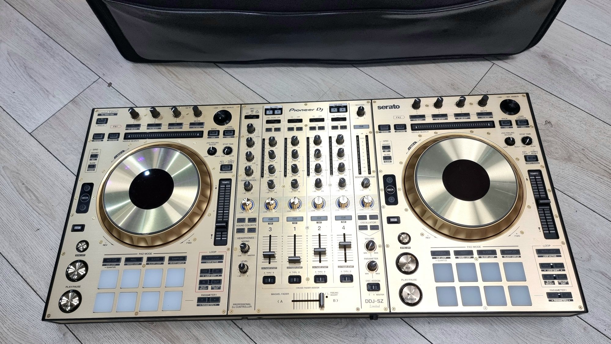 Amanet F28: Consola Mixer Pioneer DJ DDJ SZ N Gold Limited Editon