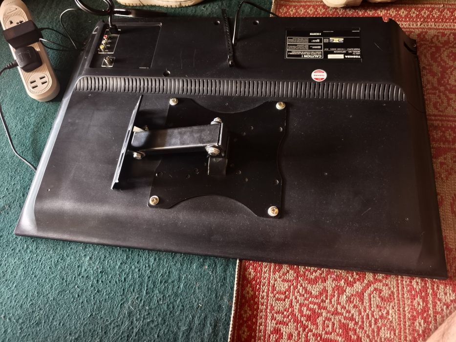 Срочно продам телевизор toshiba 32