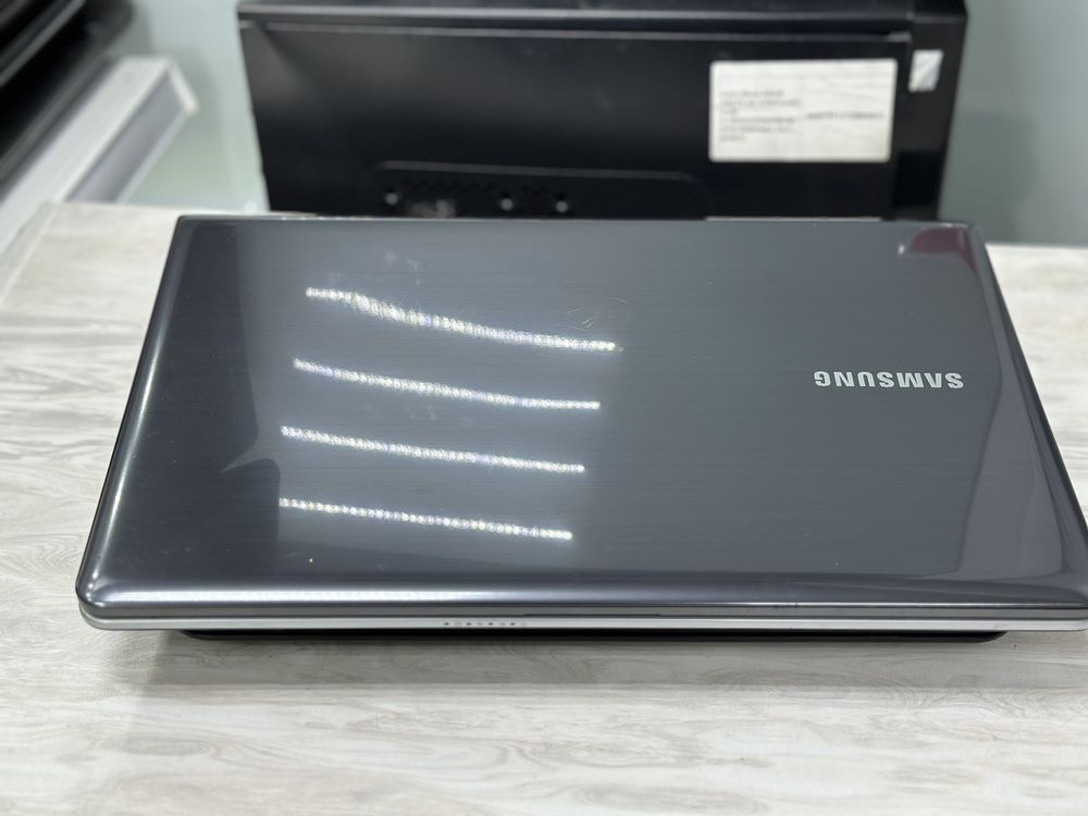 Ноутбук Samsung np355 - AMD A8-4500/ОЗУ-6/HDD-640/AMD Radeon 7600