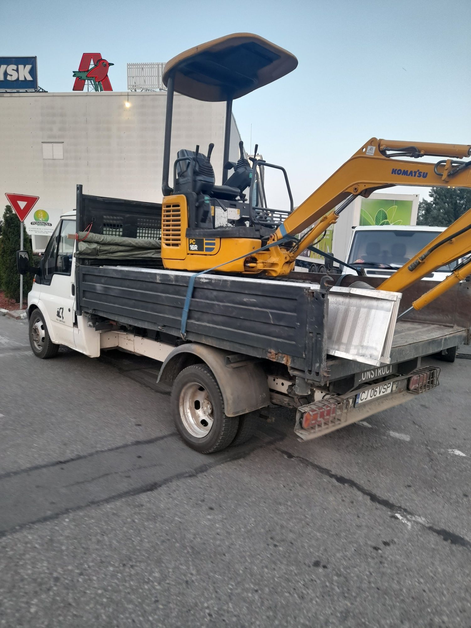 Inchiriez miniexavator
