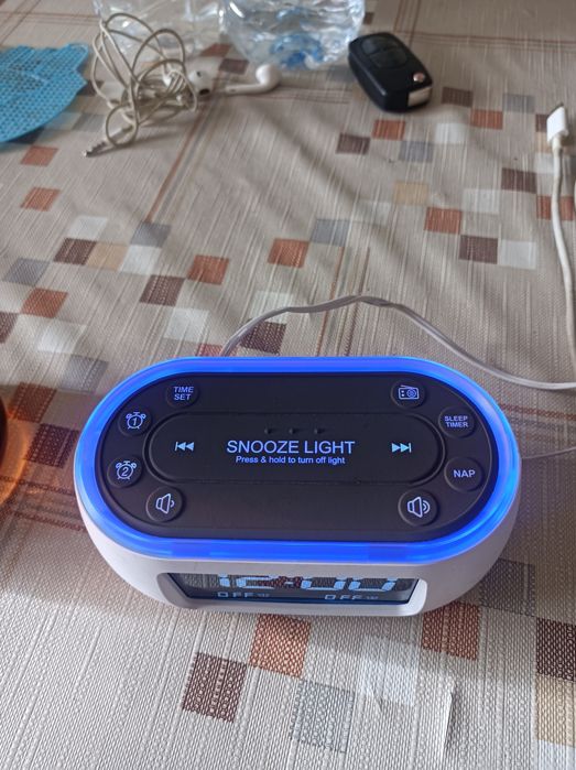 Радио с часовник и будилник