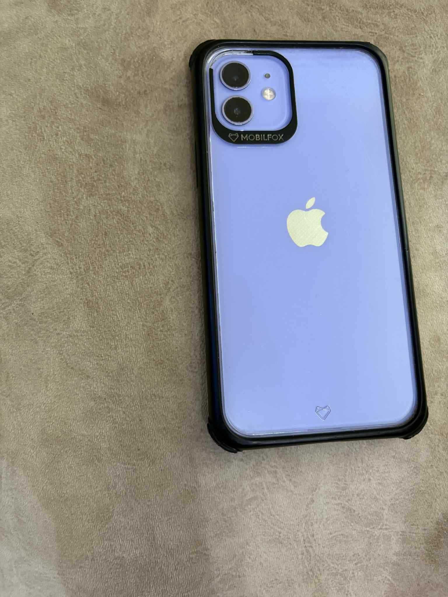 Продавам iphone 12