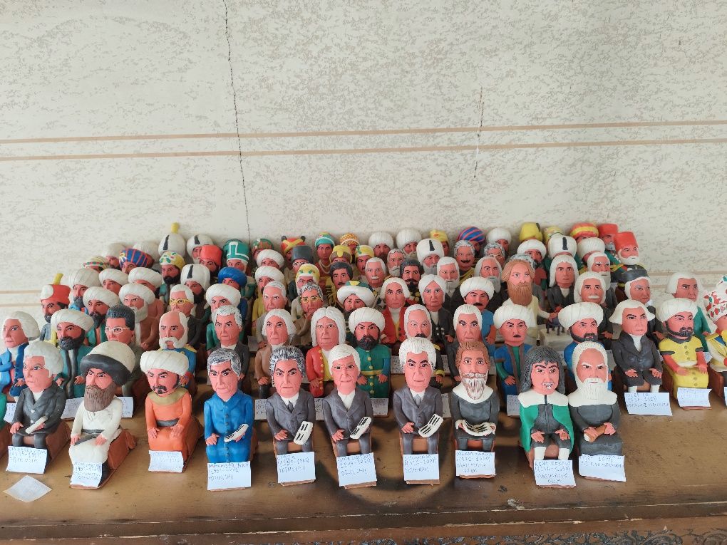 tarixiy shaxslar haykallari Gamma plastilindan yasalgan