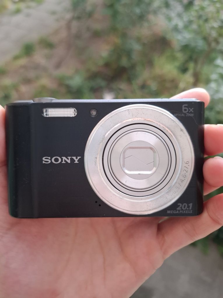 Компактен дигитален фотоапарат SONY Cybershot W810