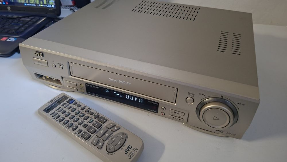 JVC HR S6700 S-VHS impecabil ca nou