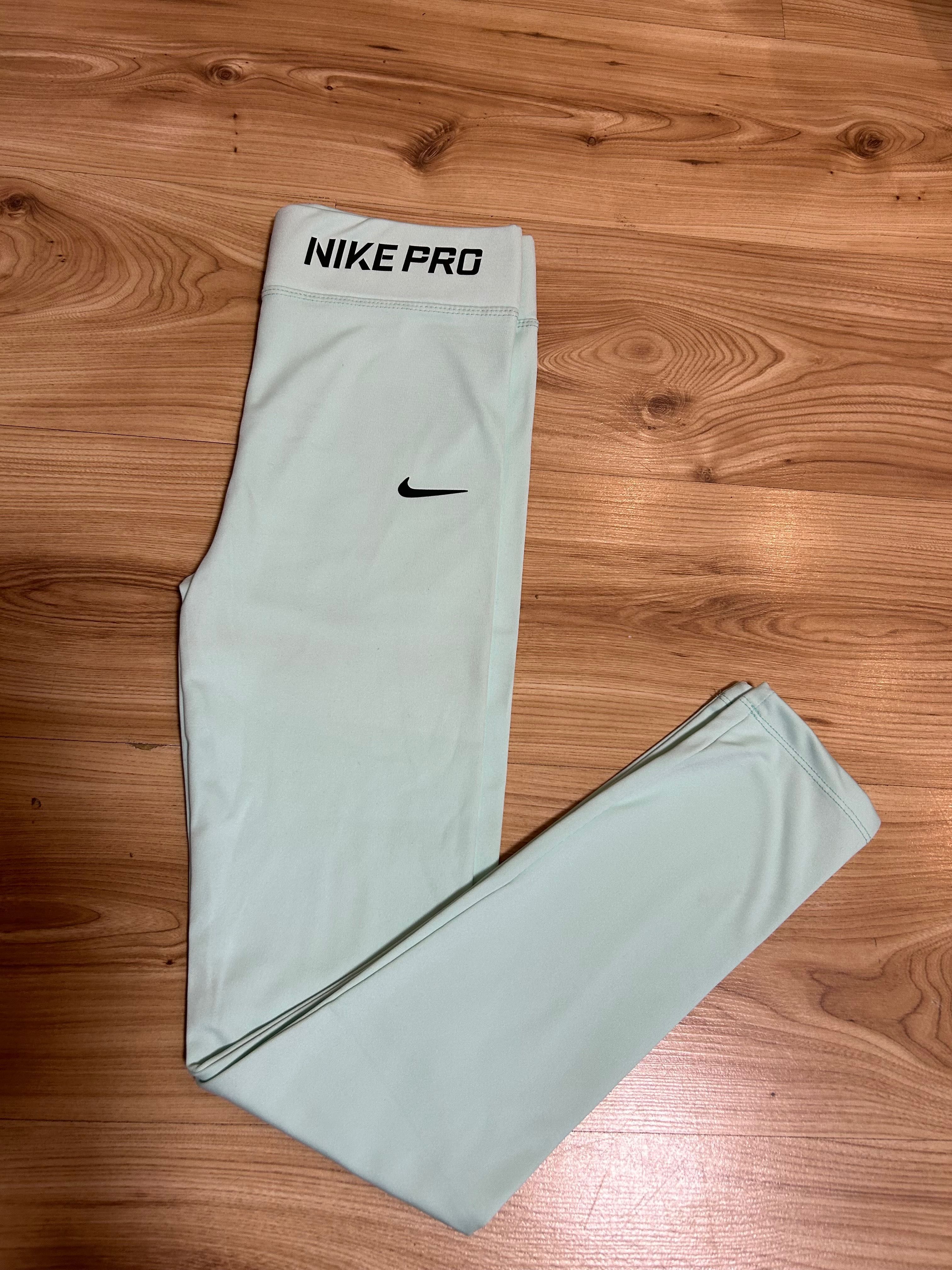 Дамски клинове Nike Pro