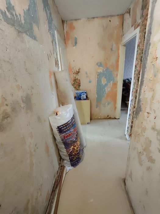 Продам 2 х комн., 4 мкр, дом 11, этаж 4.