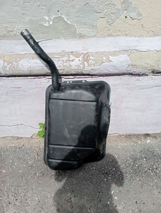 Продам бензобак Ауди 80 б3