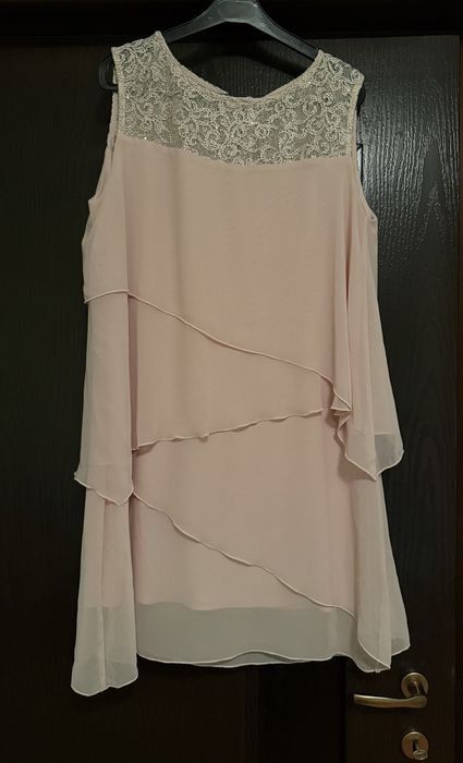 Vând rochii pentru diverse evenimente ,stare perfectă