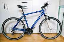 Bicicleta cross Trekking roti 28, frane hidraulice, echipata shimano
