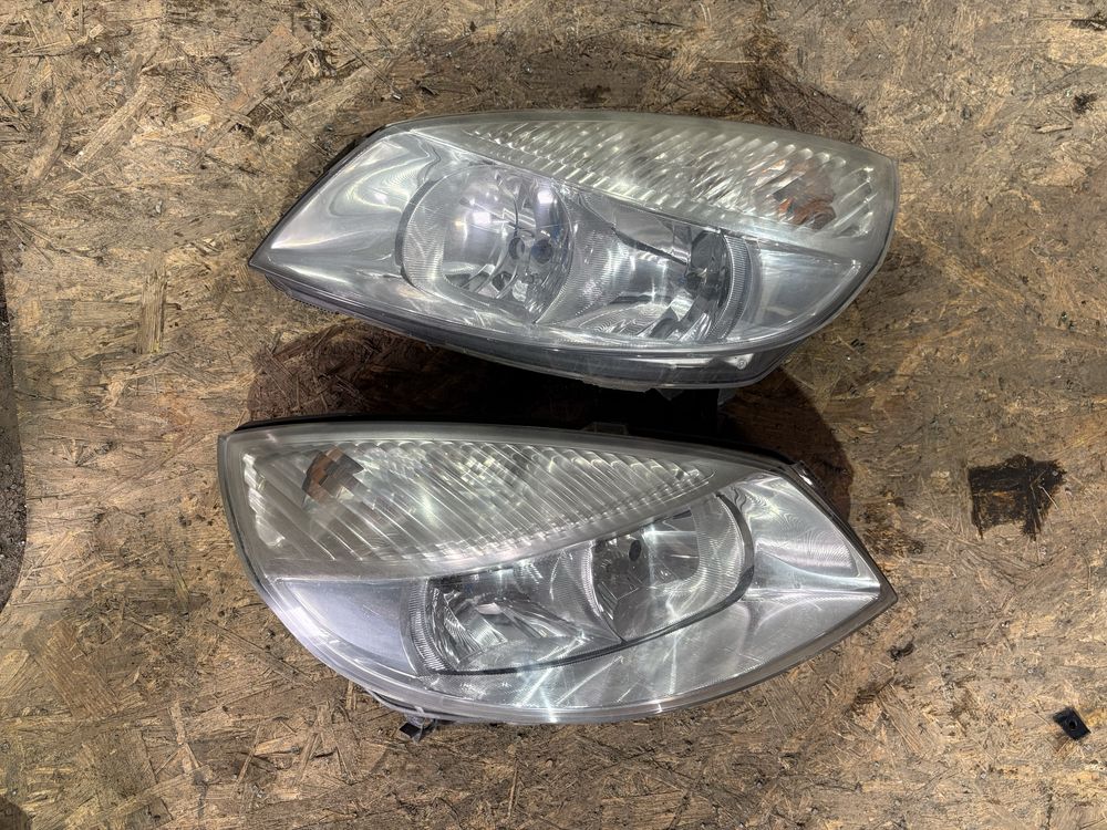 Renault Scenic 2006 година Фарове
