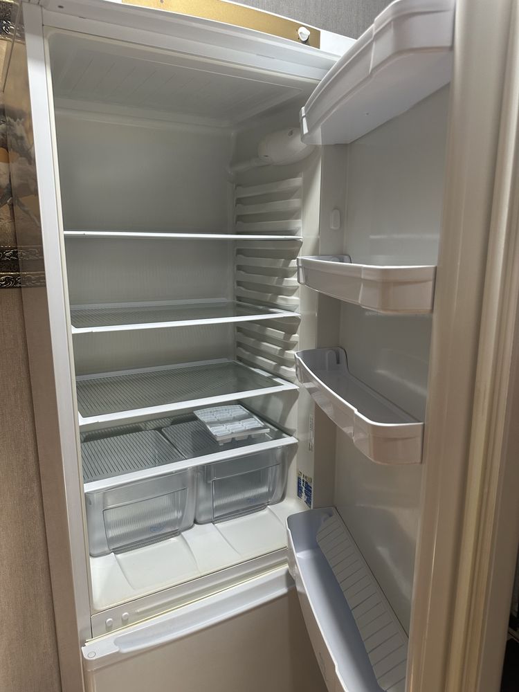 Холодильник INDESIT
