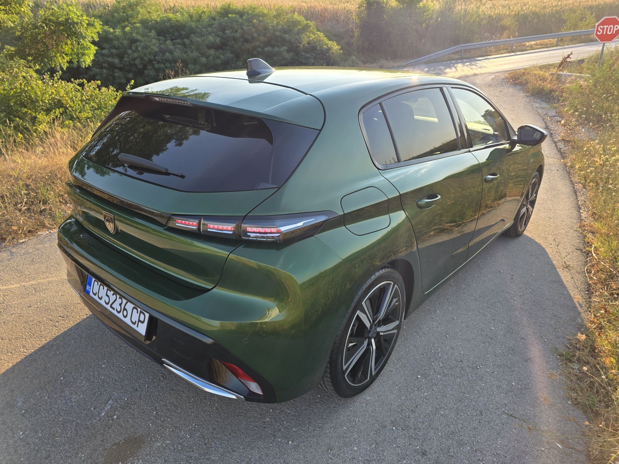 Peugeot 308 1.2i 130 к.с. 2022 - Пежо 308