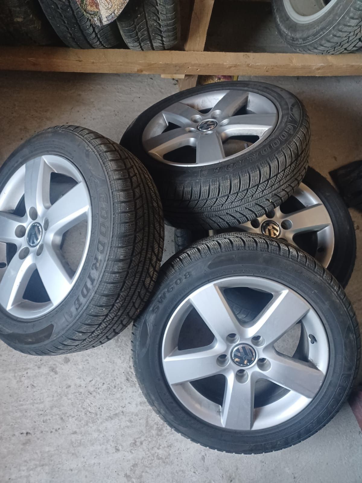 Jante aliaj  VW pe 16 cu anvelope de iarna