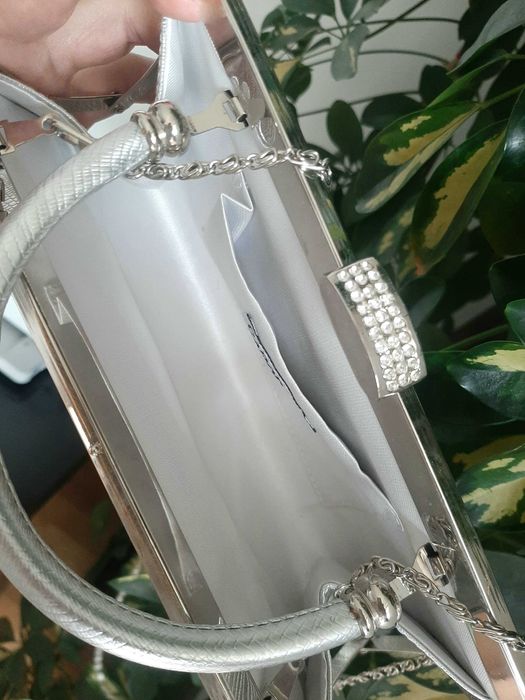 Poseta argintie eleganta, noua din piele,cu lant pe umar pentru ocazie