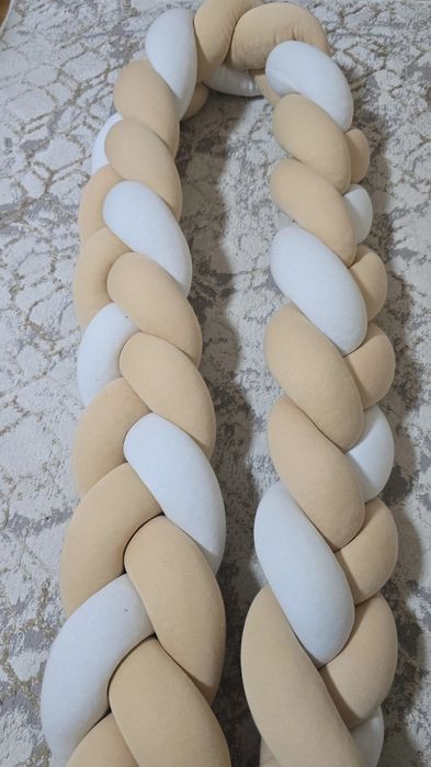 Бортик косичка в детскую кроватку