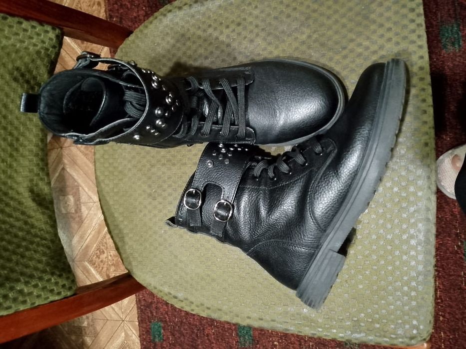 Продам Ботинки женские