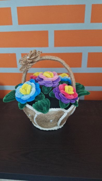 Aranjament floral din sarma plusata