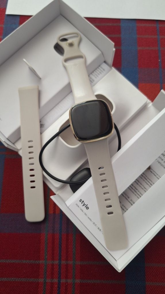 Fitbit sense смартчасовник