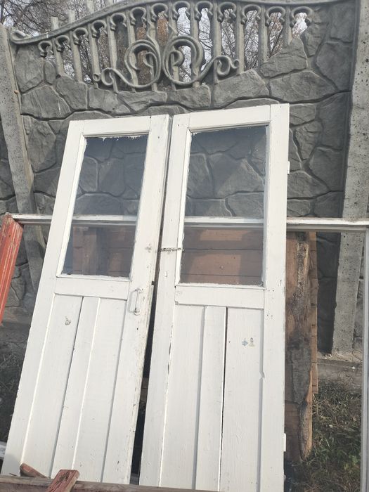 Екі жақты ағаш есік сатылады