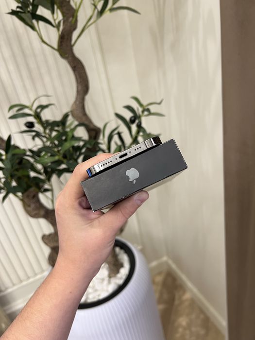 Iphone 12 pro очилмаган