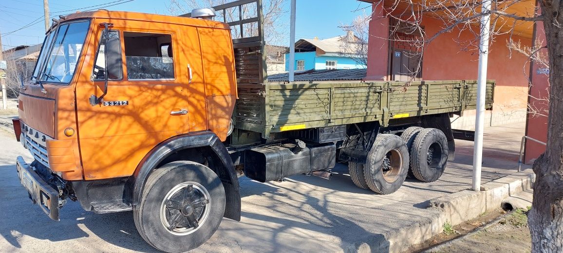 Kamaz sotiladi..