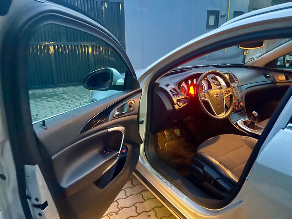 Opel Insignia Sport Tourer 4x4,118 Kw,An 2010 Clima GPS impecabil.