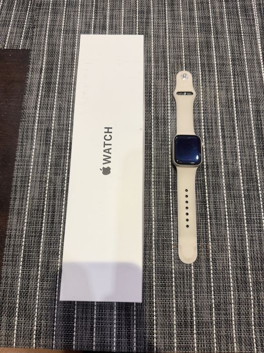 Apple watch SE 2023 година