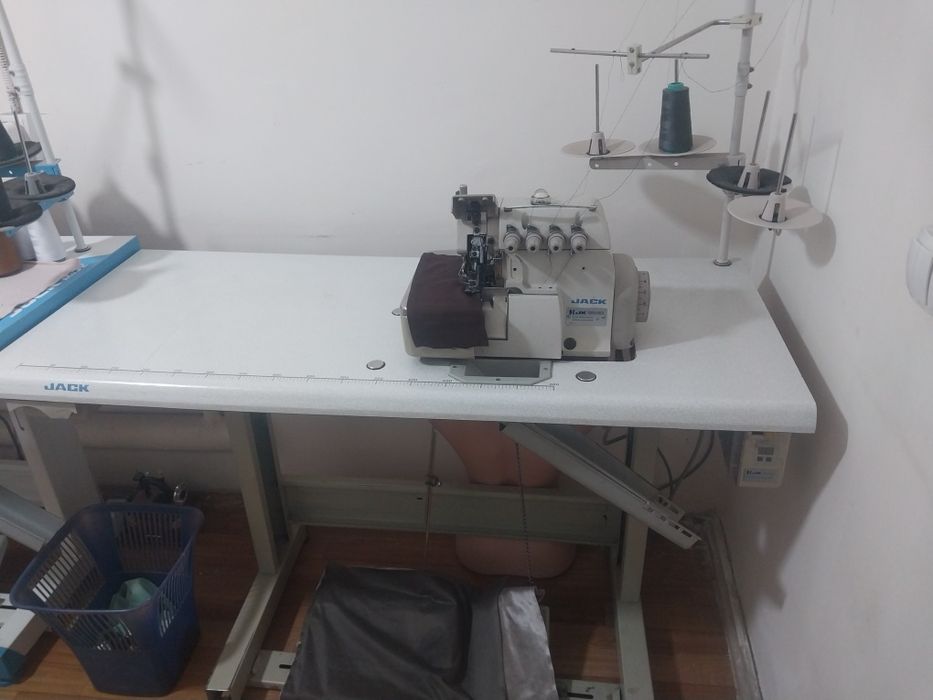 Tikuv mashinasi averlok sotiladi