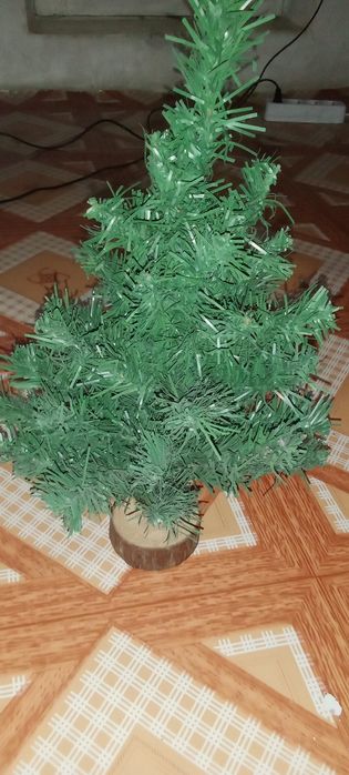 Продам Новогодние елку новую