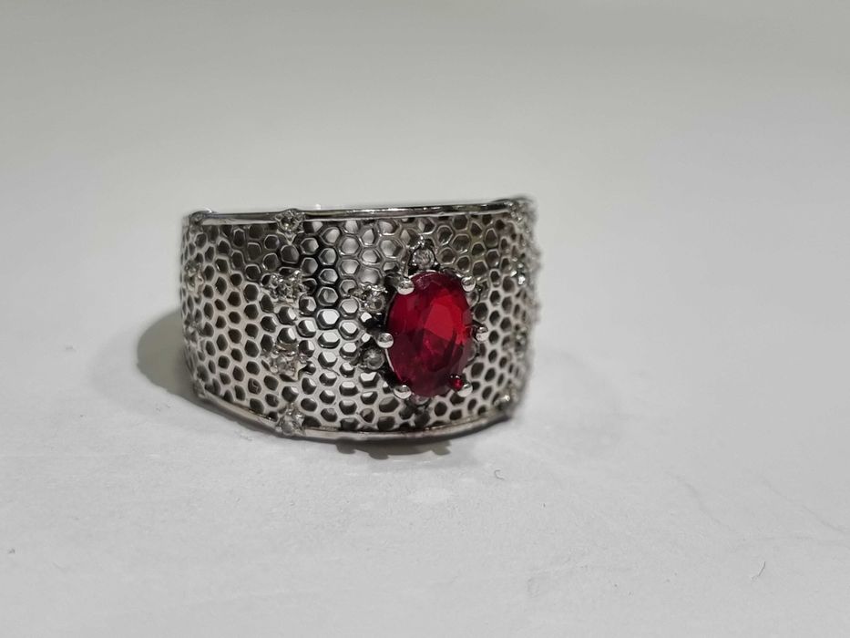 Сребърен пръстен с рубин