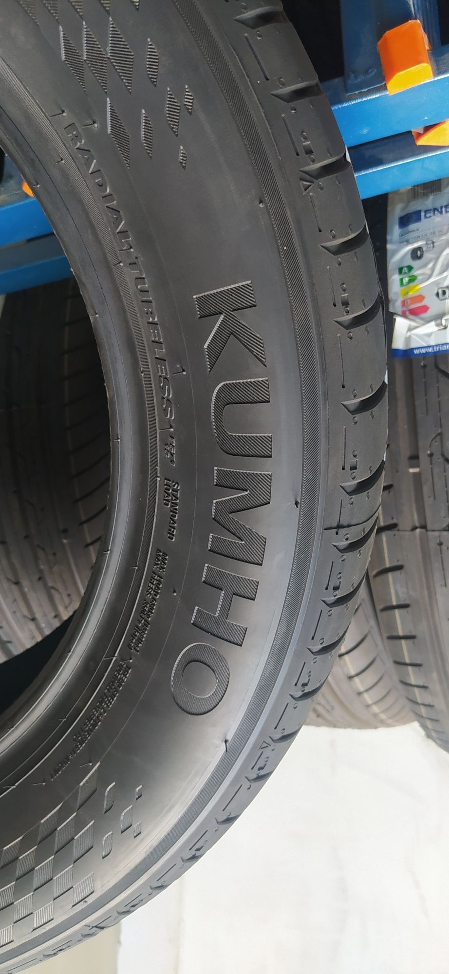 205/60R16. Kumho. PS71