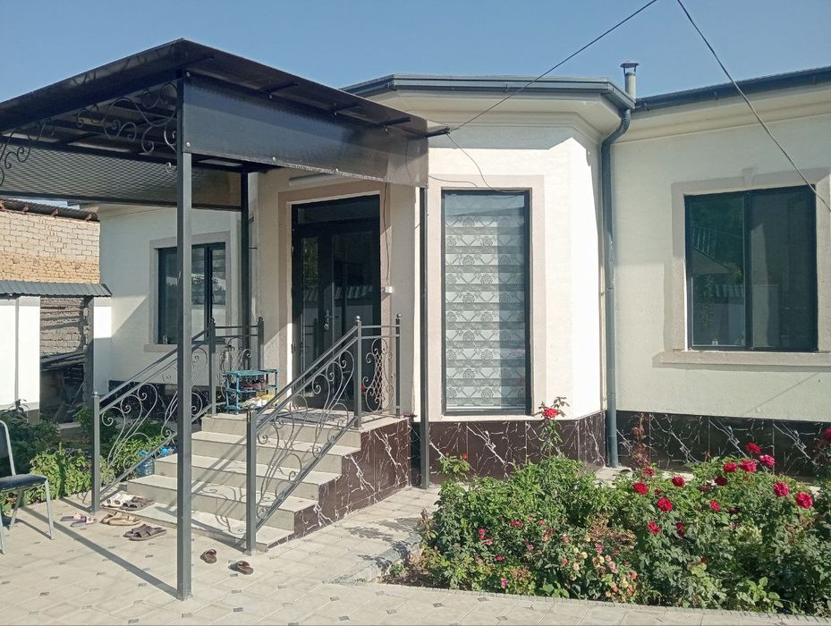 Uy sotiladi jihozlari bilan dakumetd muammo yoq suv gaz svet muammo yo