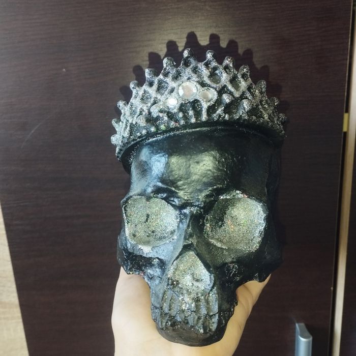 Vând cranii decorative