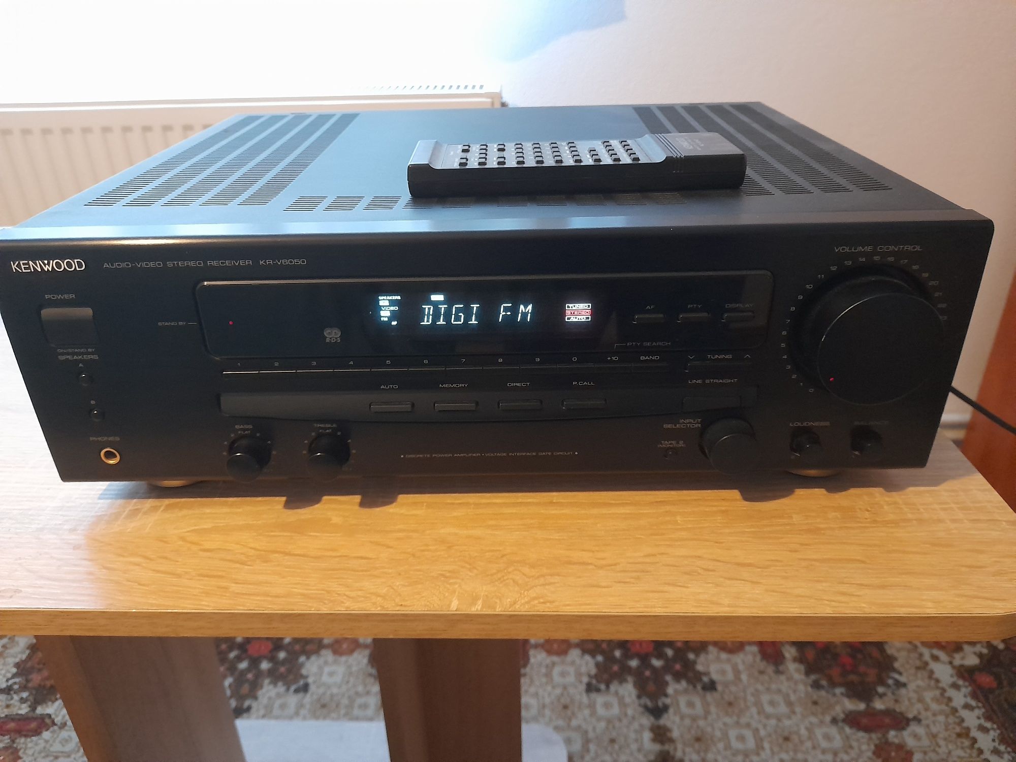 Kenwood 2x100wati cu telecomandă