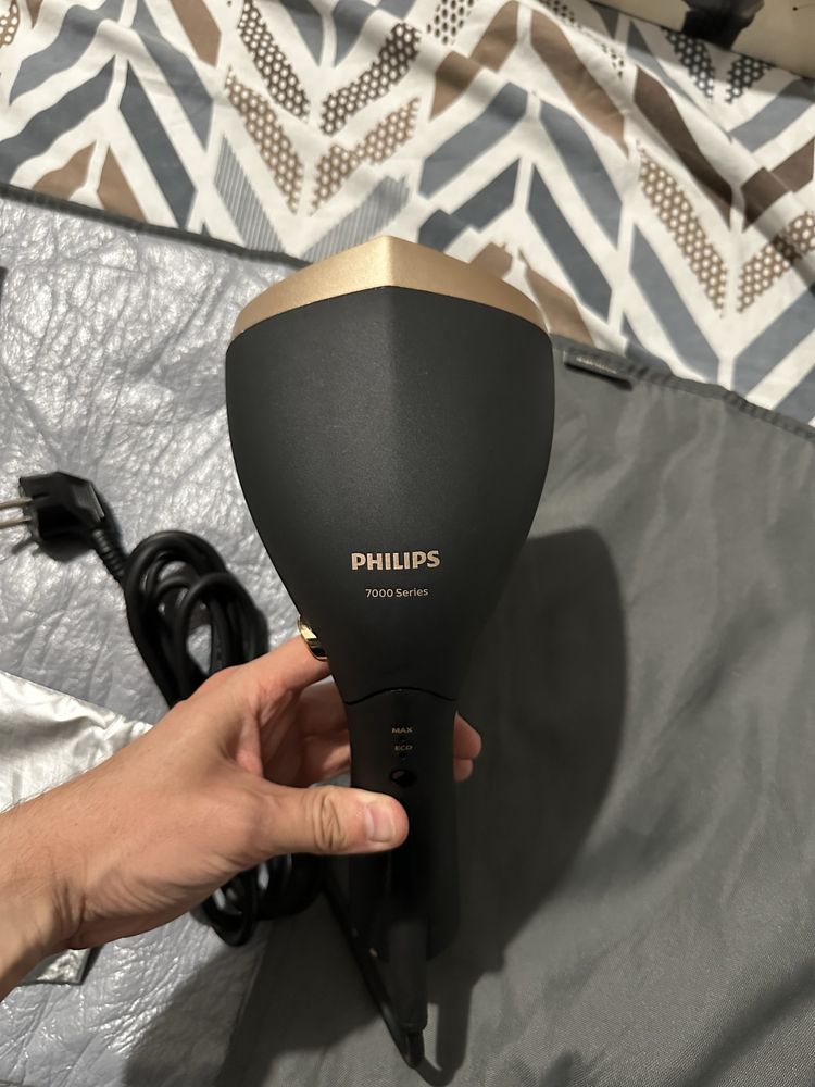 Уред за гладене с пара Philips 7000 Series