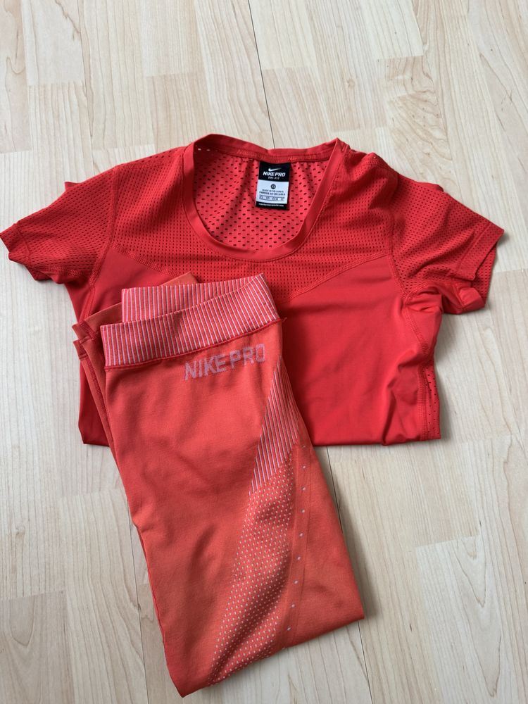 два оригинални  екипа nike