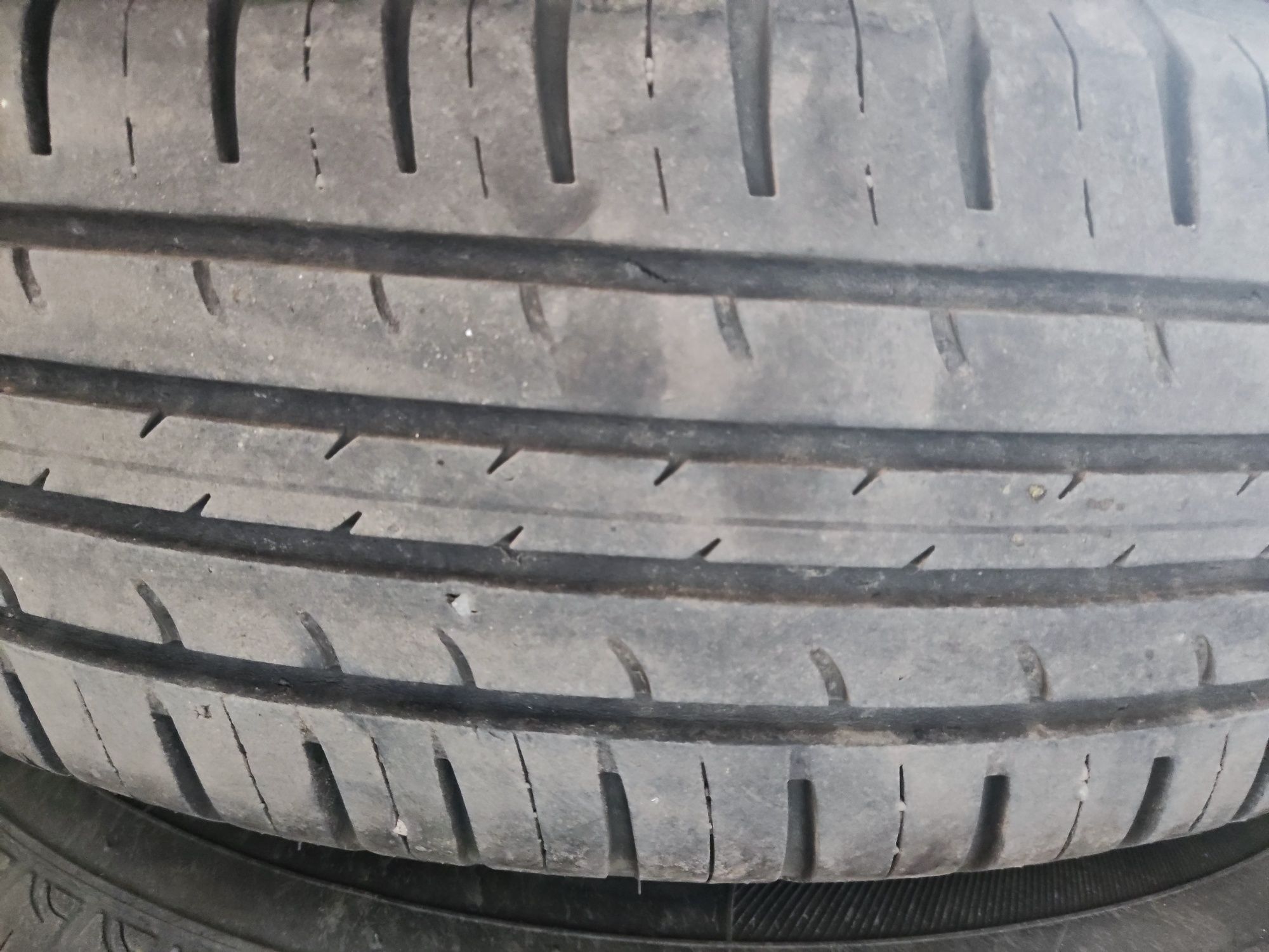 Продам комплект шин 175/65 R14