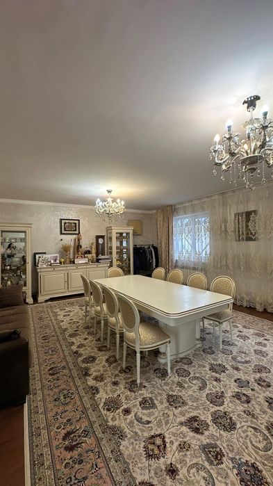 Благоустроенный 2-х этажный дом в микрорайоне "САМАЛ-1".